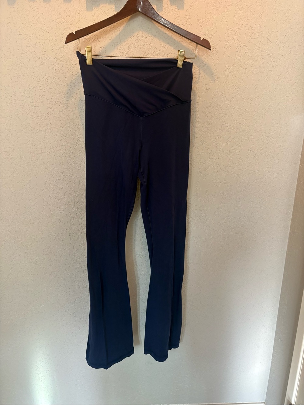 Offline By aerie Real Me High Waisted Crossover Flare Leggings  sz XL regular